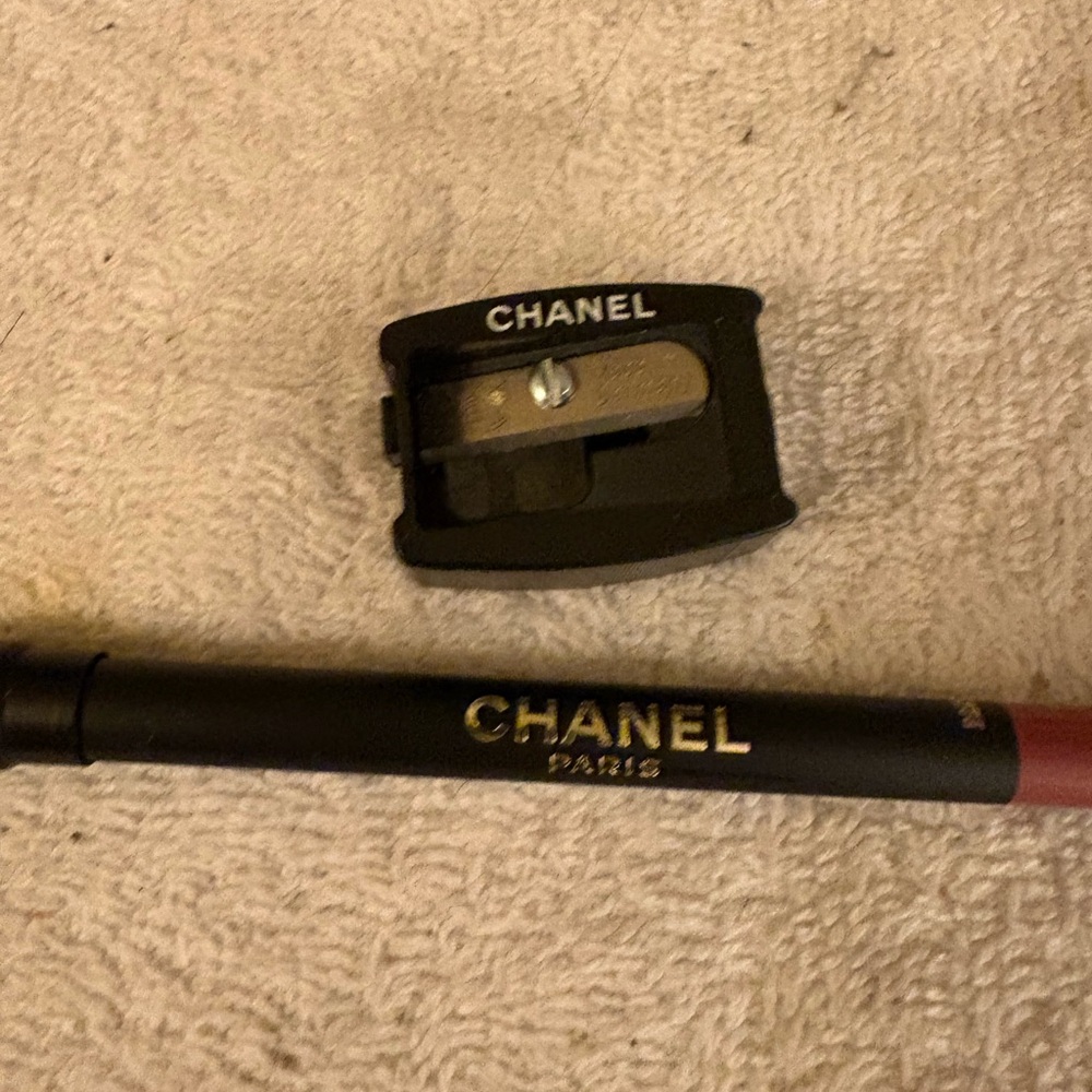 CHANEL Le Crayon Levres Rose Poudre with Sharpener